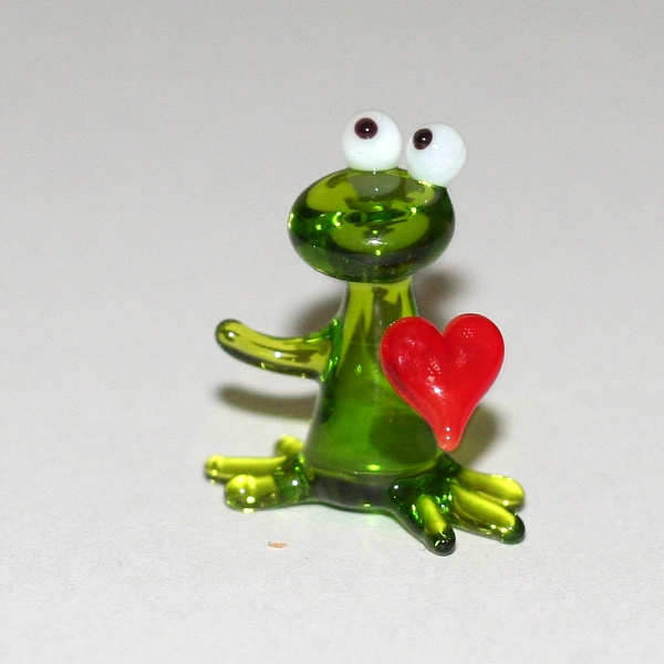 Frosch mini mit Herz-Glasfigur-k-6 Glückbringer Grün Glas Figur Setzkasten Vitrine